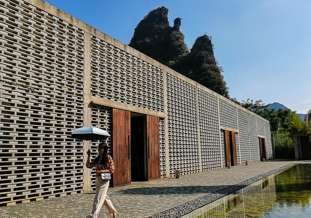 美美哒在阿丽拉糖舍饱览阳朔的山山水水