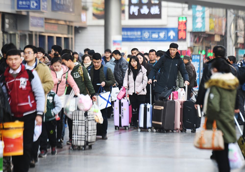 春节回老家农村过年,不仅是为了孝敬父母,还有更重要的2个含义