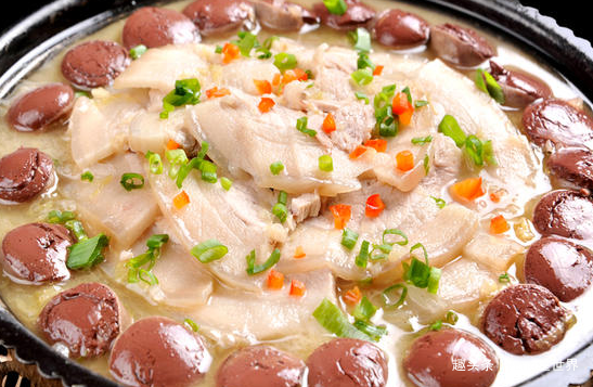 老字号那家馆当家菜,东北人都爱的白肉血肠,酸香可口,营养丰富