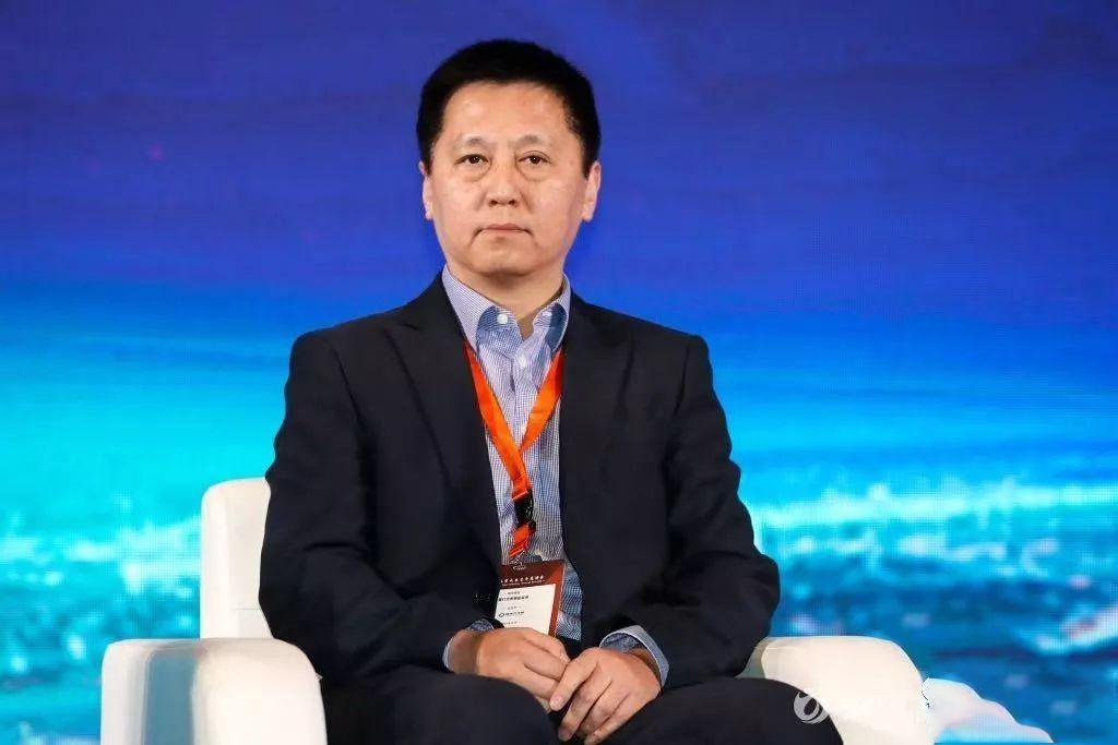 特步集团总裁特别助理李彤,腾讯赢德体育总裁许绍连,华南文旅集团董事