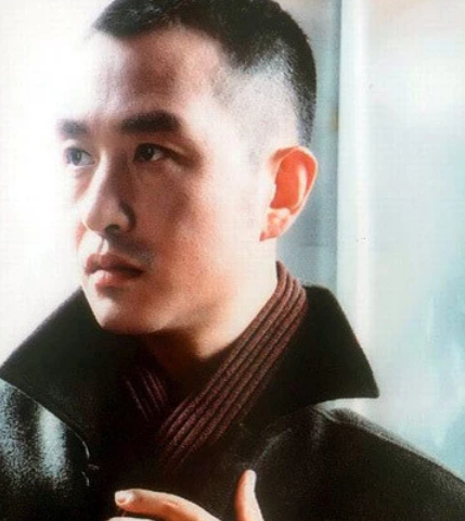 优秀的男歌手高枫,只可惜他已经离世了,是因为不幸患了肺炎才离世的