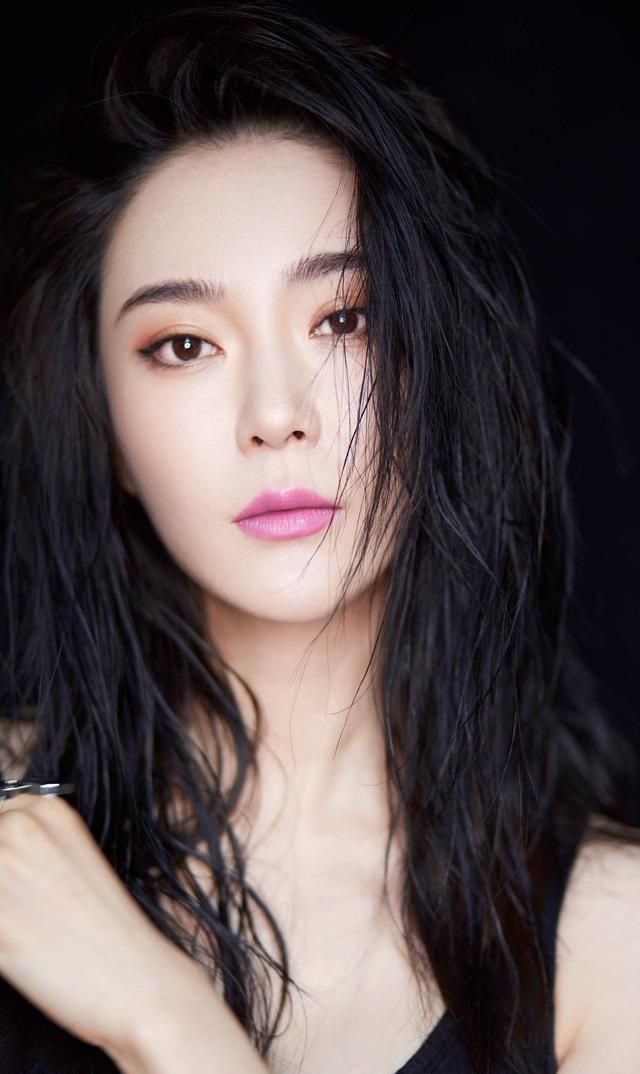 胡然美图,妩媚中透露出一丝丝霸气!