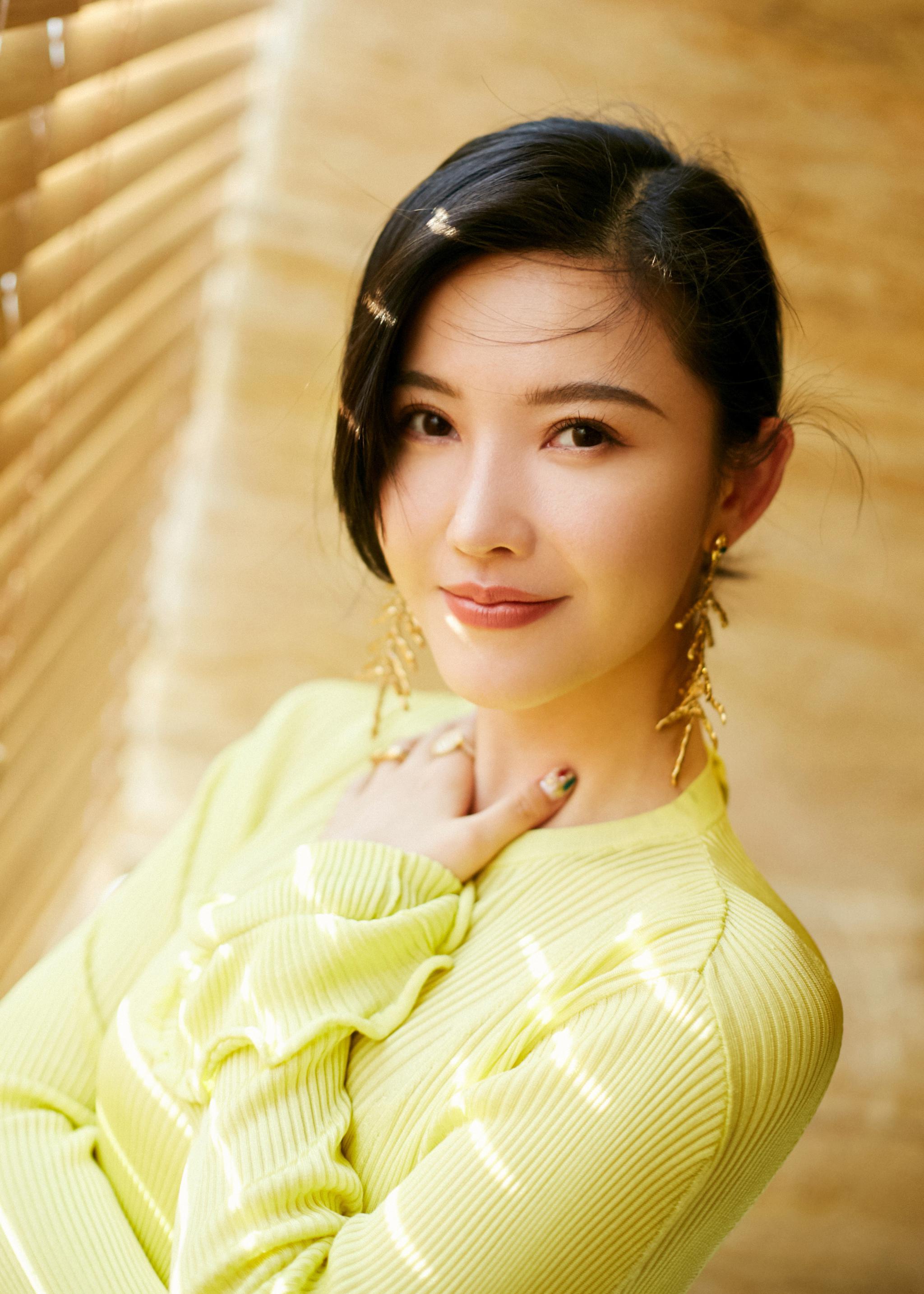 杨子姗出席《宠爱》首映礼 被钟汉良称赞哭戏像"水龙头"