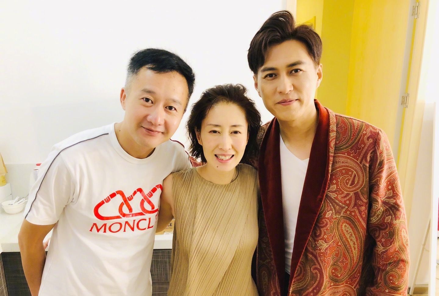 《精英律师》剧照,靳东,蓝盈莹主演的都市律政剧