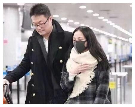 正文       姚笛是在2019年7月28日的时候自曝自己已经结婚,距今也是