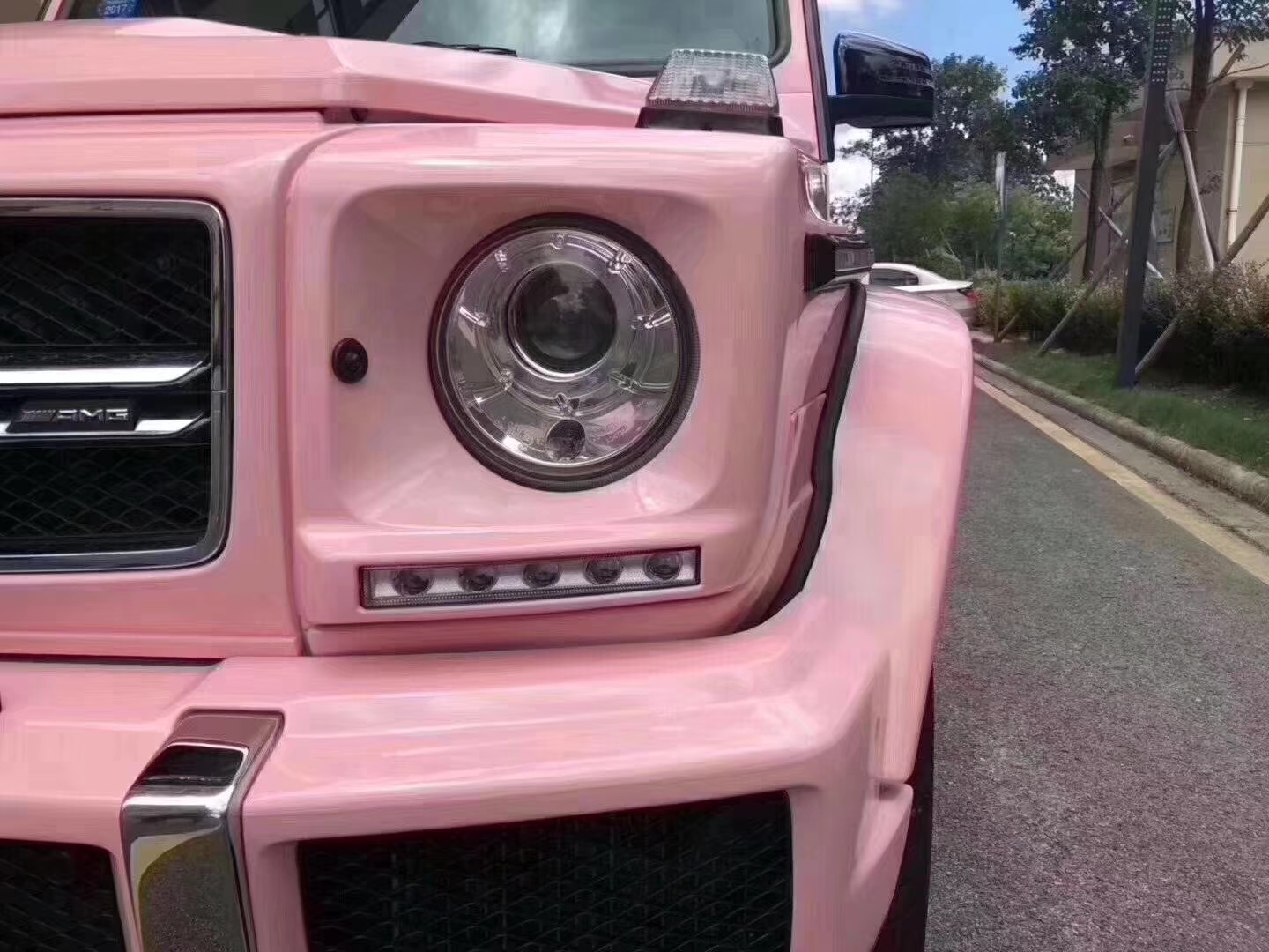 粉色奔驰大g给的宠爱和安全感,像极了爱情!