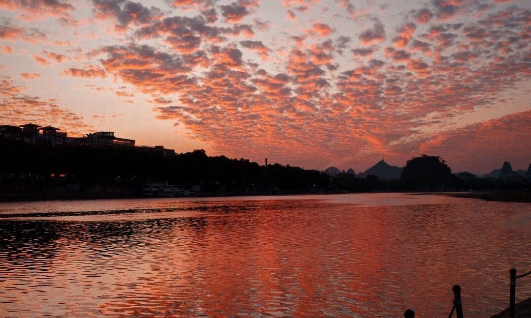 看这美丽的天空 红霞漫天