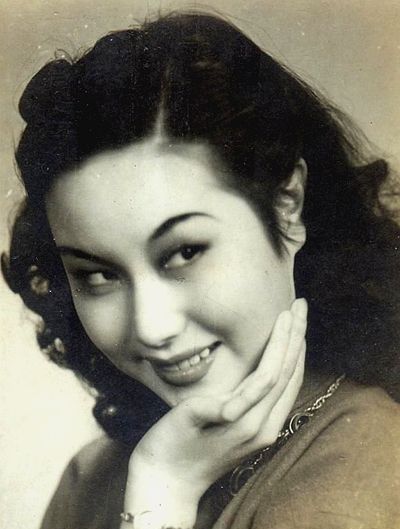 "小咪姐"李丽华旧照:旗袍照很美,出演《小凤仙》一举成名