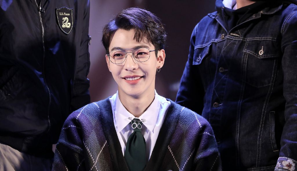 诚意满满!卜凡为念错鞠婧祎名字道歉:基本也告别主持生涯了