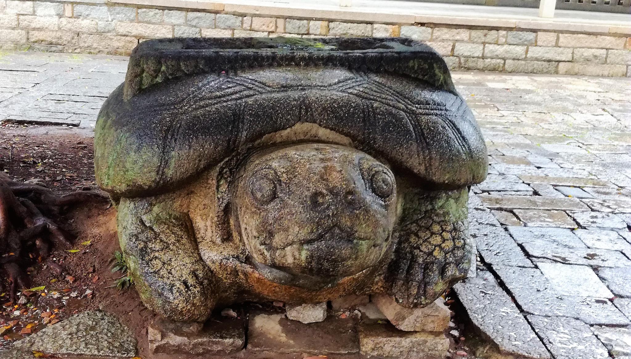 承天寺霸下霸下,又名赑屃,龟趺,填下,龙龟等,是中国古代传说中的神兽