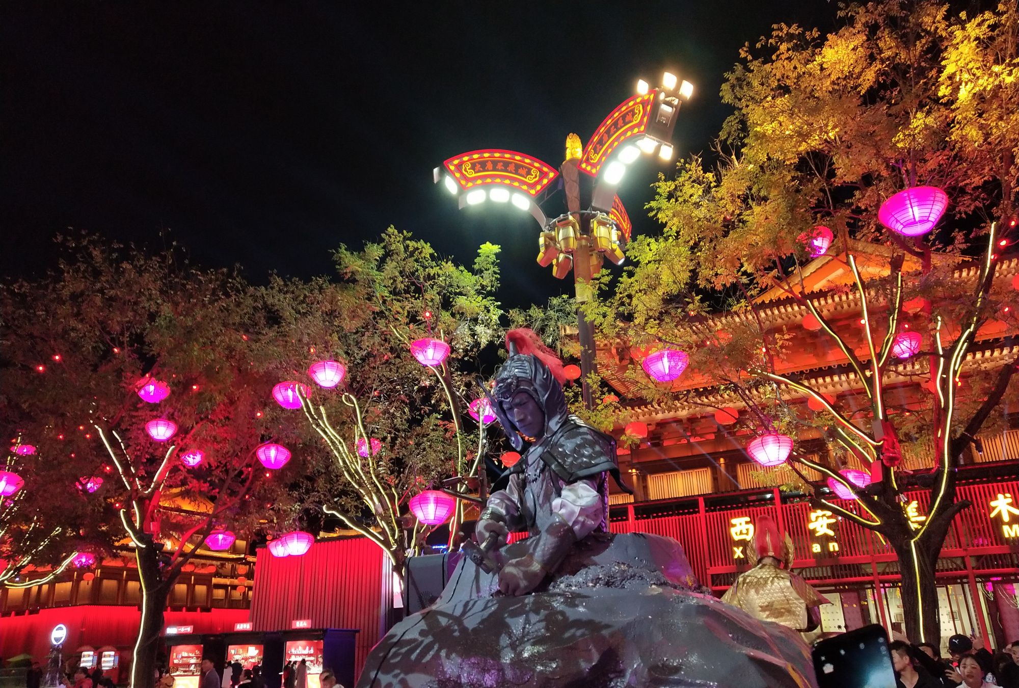 实拍西安大唐不夜城:火的背后是国人对唐朝文化的认可!