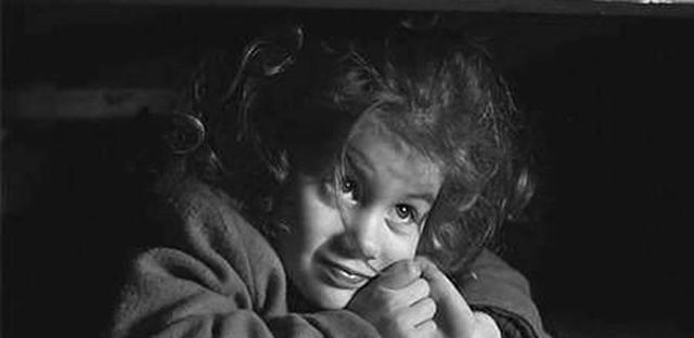 德国士兵准备活埋小女孩,临死前她说了一句话,无数人感动落泪