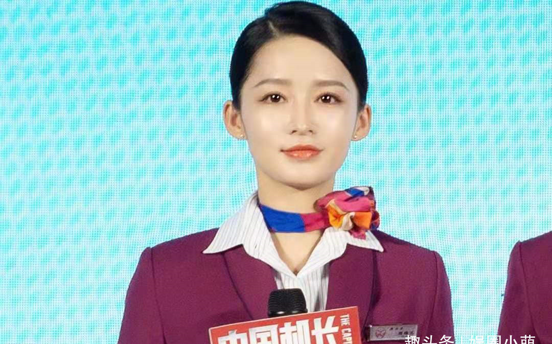 《中国机长》五位原型空姐合照气质不输李沁,合照上李沁咖位成谜