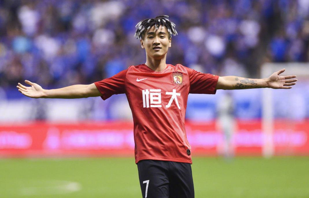 广州恒大球员韦世豪主动捐款20万元,咱们必须为豪哥点赞