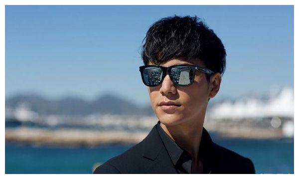 陈坤为儿子庆祝17岁生日,陈尊佑五官长相,跟陈坤一点不像