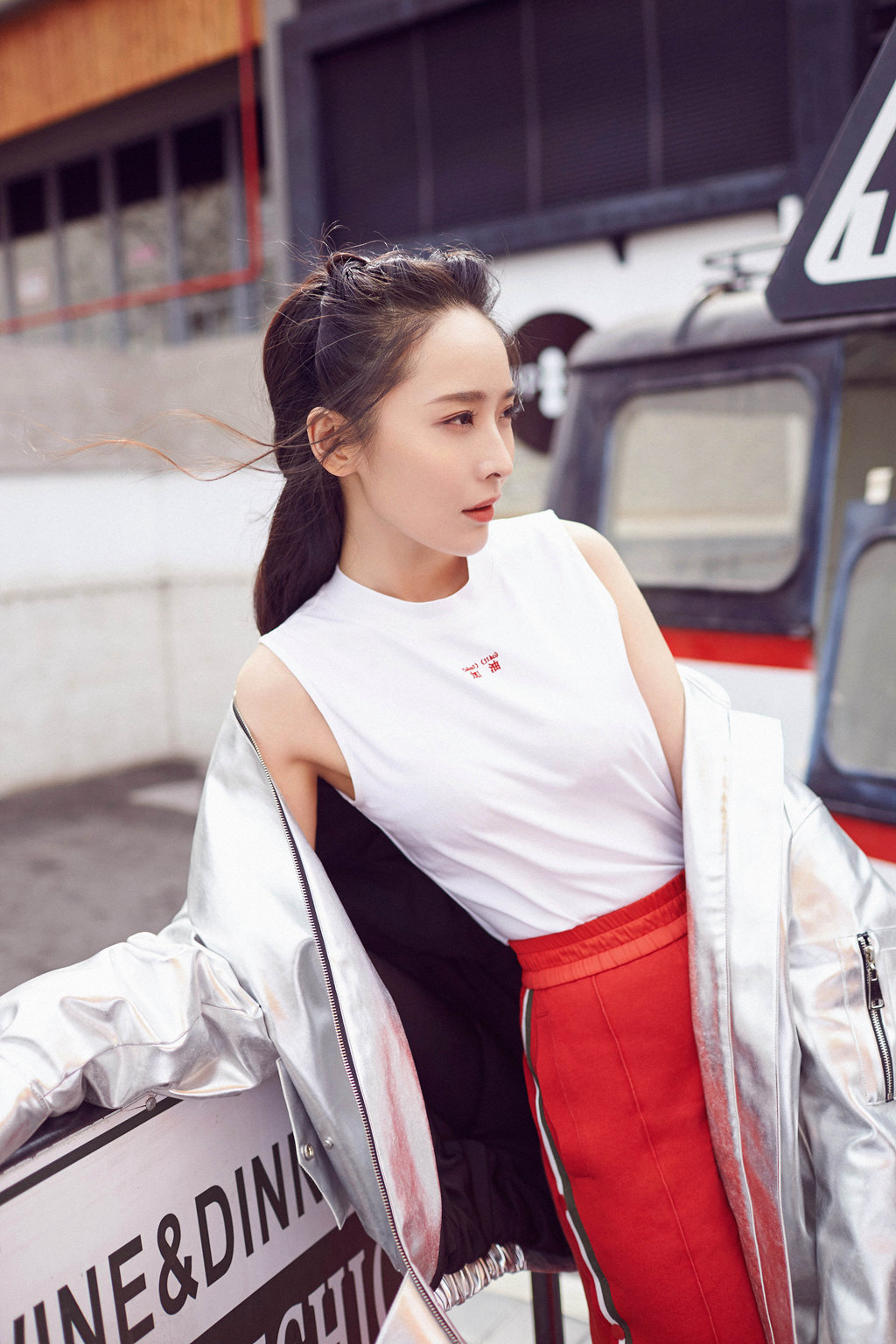 李曼最新潮范写真曝光 个性洒脱诠释街头时尚