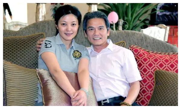 委屈的谢雨欣:18岁为人母,四登春晚,同居多年不知男友真实姓名