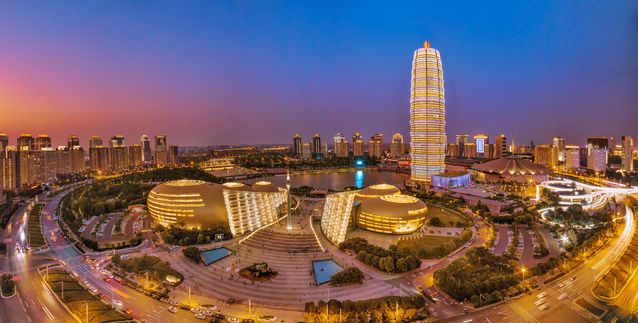 河南郑州建成"中原第一高楼"大玉米"