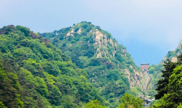 泰安泰山的雄伟，让人内心澎湃，铭记在内心