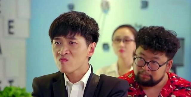 剧中有一个很搞笑又经典的桥段,主演许之一(王宁饰),为了兰菲喜欢的一