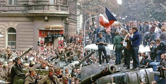 从1989年开始,首先是波兰,然后波及到捷克斯洛伐克,匈牙利,罗马尼亚