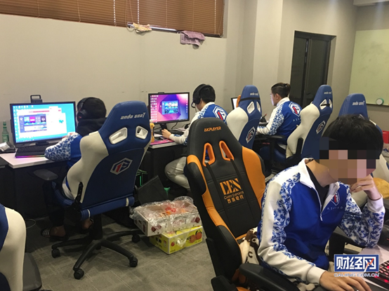 (电竞选手日常训练)