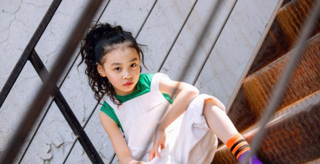 童模焱娃娃七岁坐拥二百万粉丝,出生就赢在了起跑线,真不简单