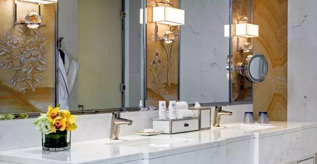 用大理石装饰的厨卫空间，简直就是家居装修中的艺术品