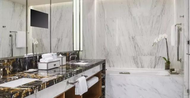 用大理石装饰的厨卫空间，简直就是家居装修中的艺术品