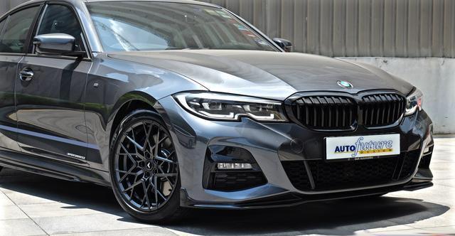 新款宝马330i海外实车实拍照,新车外形更加运动