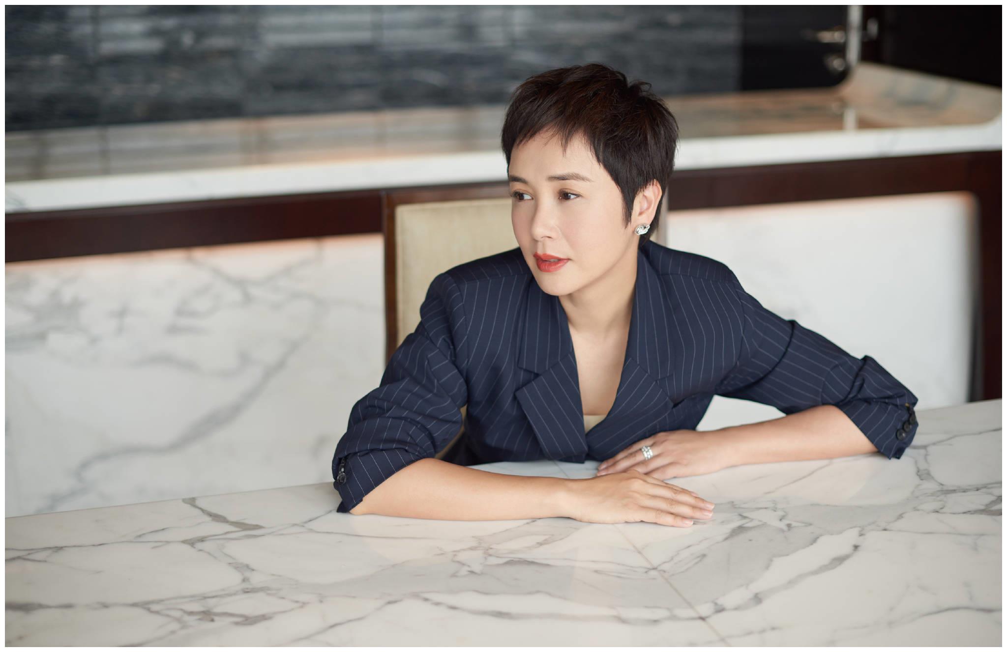 她拿过8个影后,嫁给大12岁著名导演,今基本无戏可拍演少女