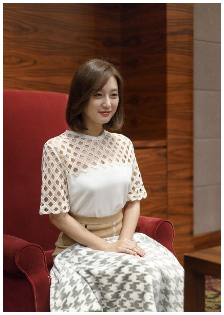 第五名由金高恩饰演《鬼怪》中的池恩卓拿下,青春活力的样貌让该剧