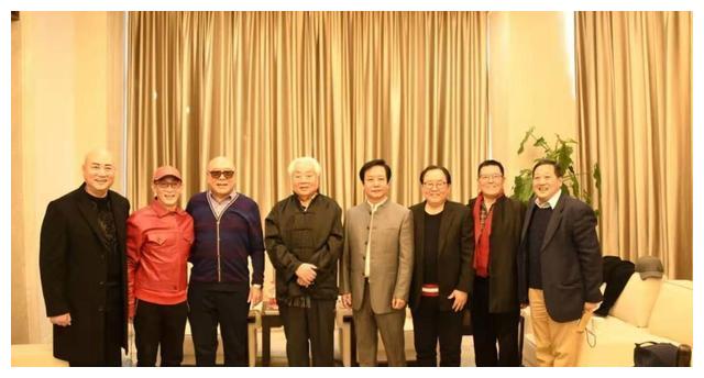 沙僧饰演者刘大刚与唐僧饰演者迟重瑞再度重逢亲密合影惹人怀念