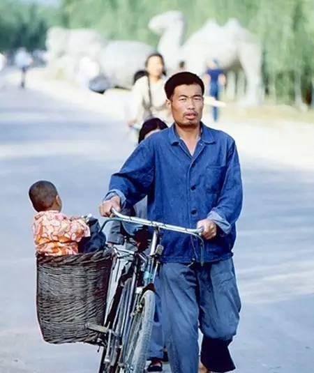 外国人拍摄的70年代中国老照片:想不到70年代的人们是这样子