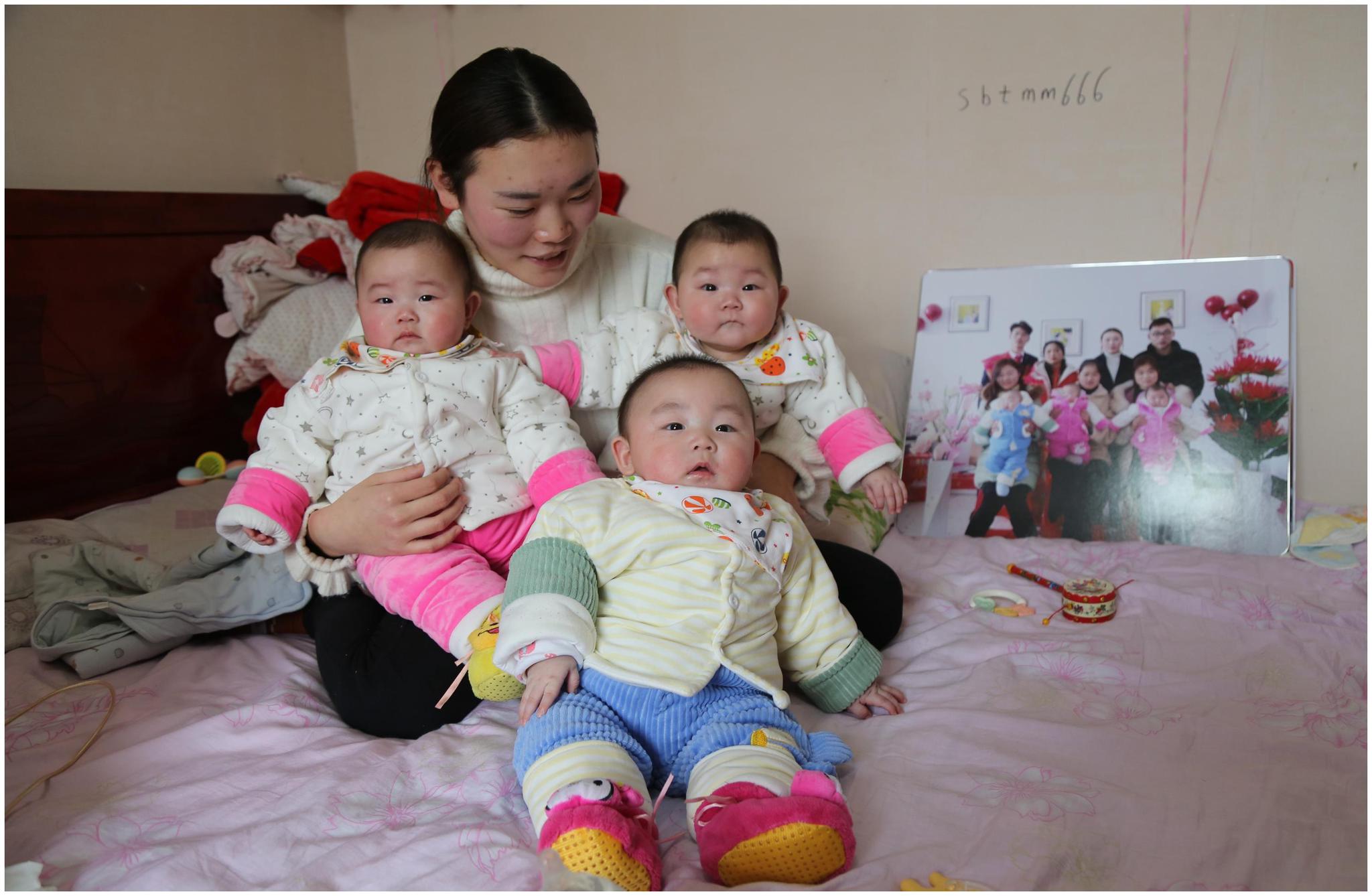95后媳妇生下三胞胎,半年后家里成了“幼儿园”|万悦|三胞胎|宝宝_新浪新闻