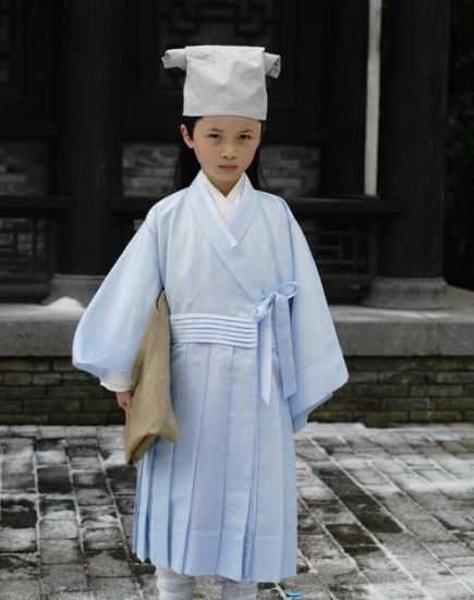 曾经扮演曾饰演《三生三世》的小夜华,也曾多次出现在观众的眼前.