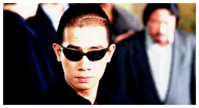 山鸡哥基因太强大?陈小春儿子外表痞帅,却是乖巧小暖男