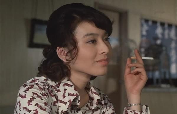 栗原小卷73岁未曾嫁人,原因是这样,如今活出了自己的模样