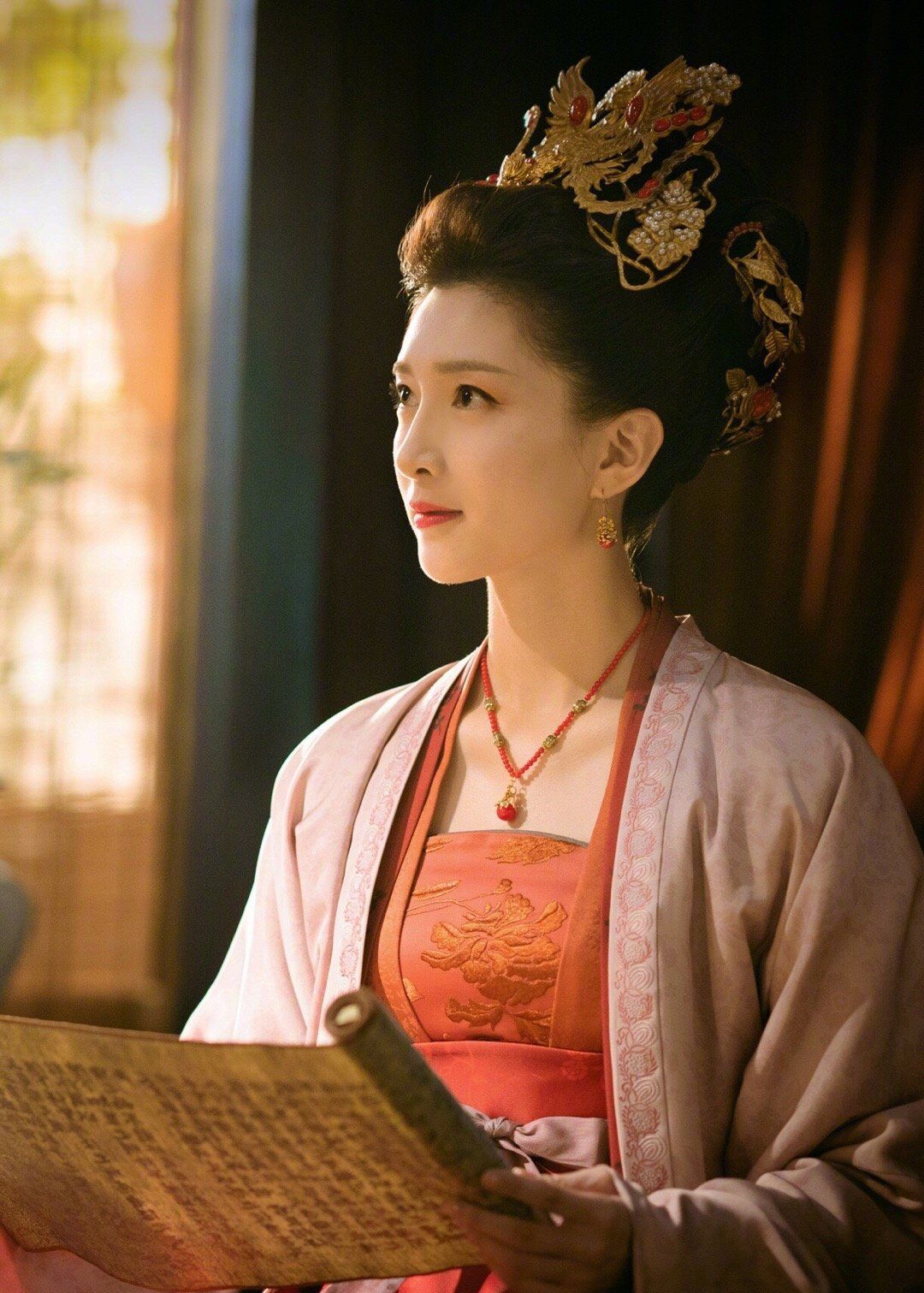 江疏影古装造型,冷艳中透着秀美,端庄中透着妩媚!