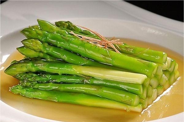 上汤芦笋竹笙深受大众喜爱,简单一煮出锅,光是看着都要流口水