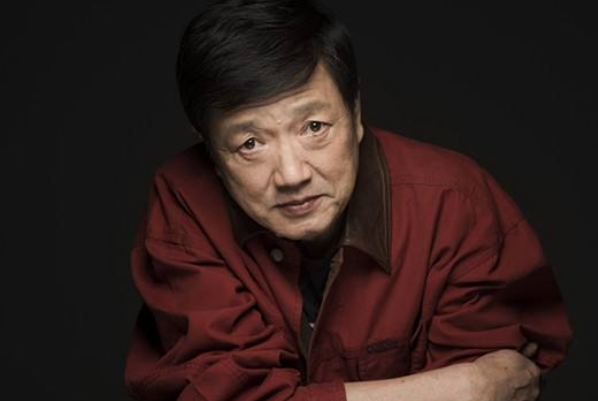 本来只是车间工人,37岁才拍了人生第一部戏,今65岁越老越红