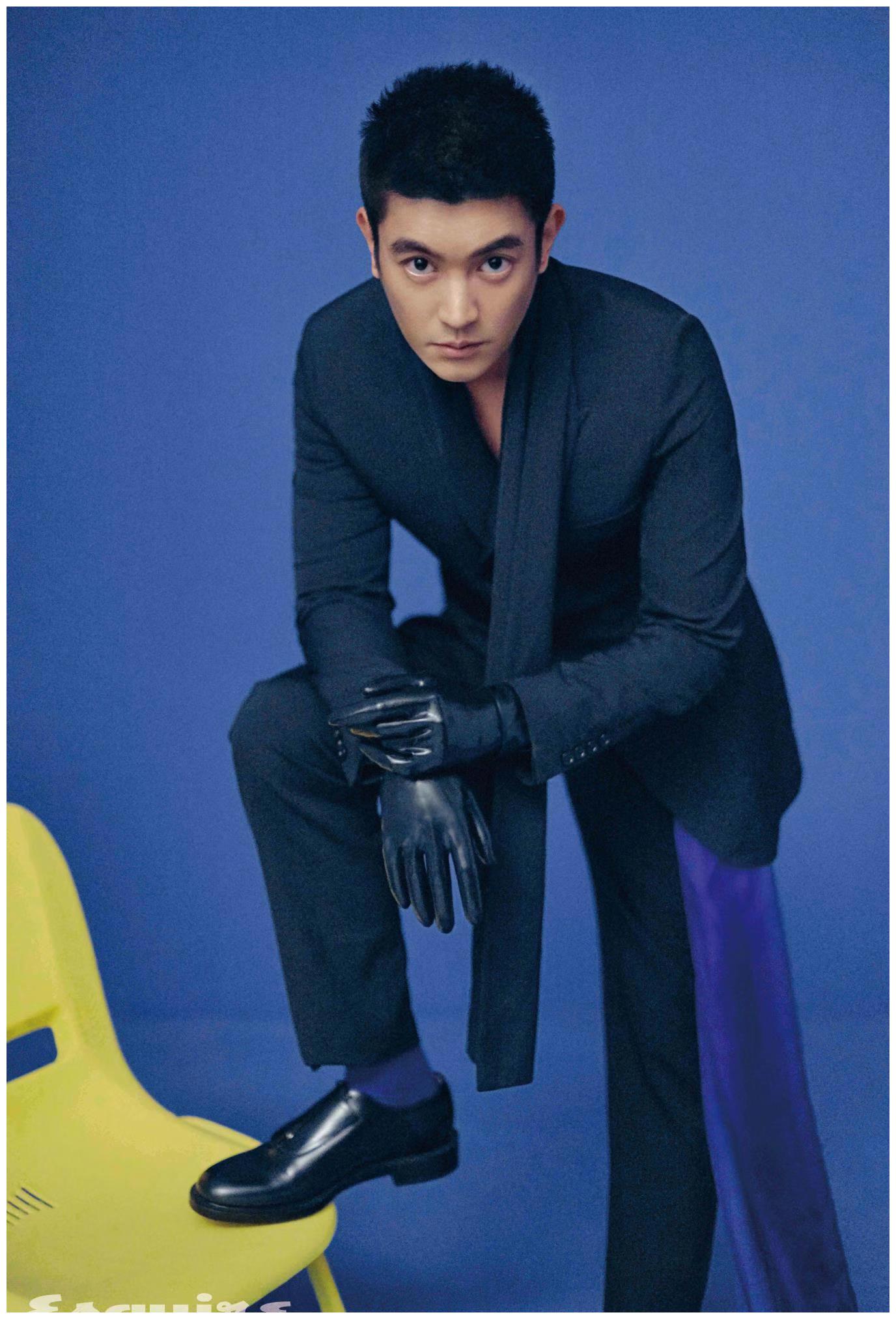 杜江登时尚先生开年封面 撞色大片演绎高级硬汉风