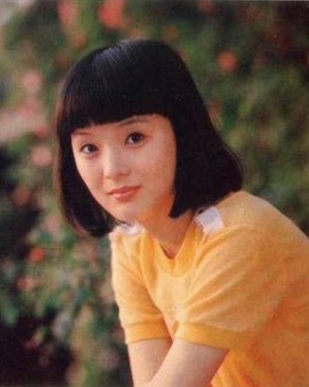 80年代影星张琪,罕见剧照老照片,《夜半歌声》让人至今难忘