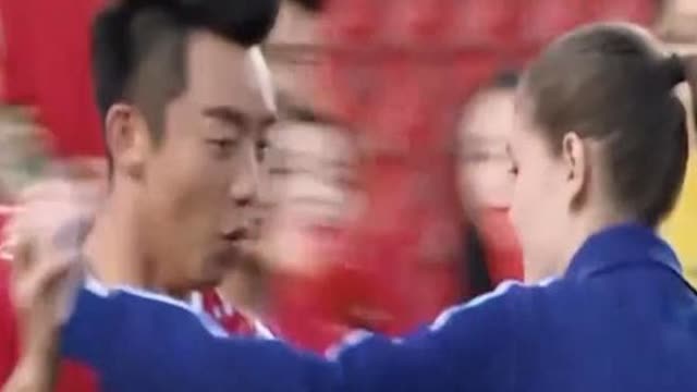 挑球过顶过人彩虹过人足球教程