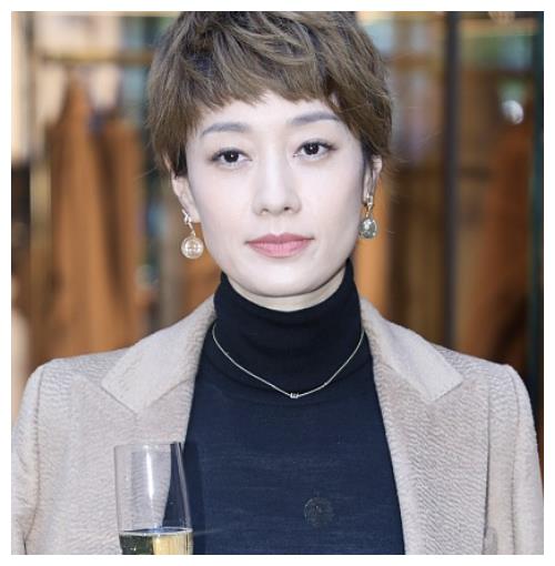 马伊琍活动写真,又美又飒的时尚女神