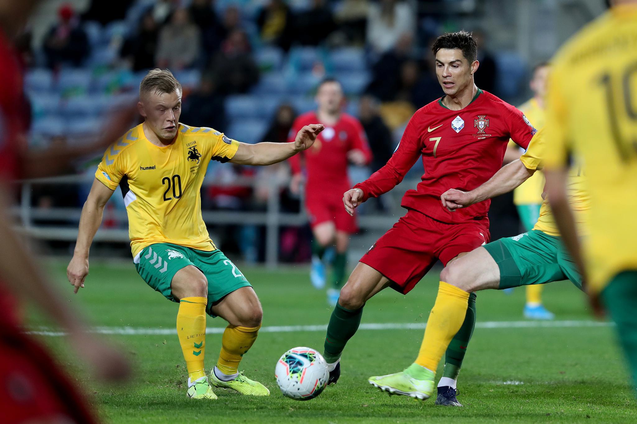 足球——欧预赛:葡萄牙胜立陶宛