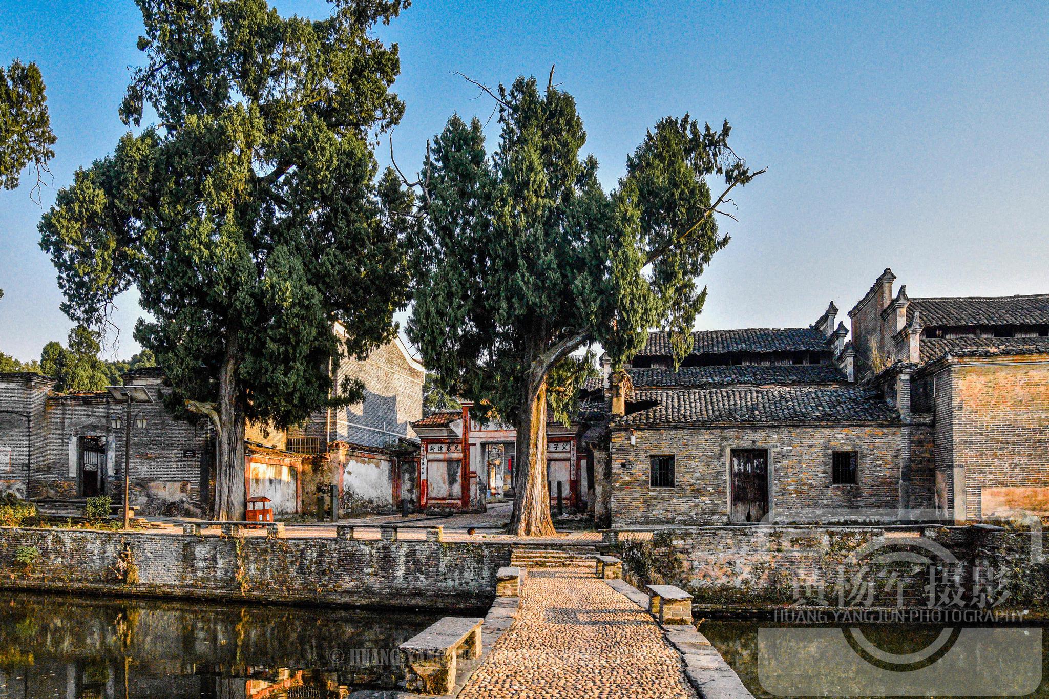 江西吉州区钓源古村的古韵,蓝天下的青砖老屋透着浓郁的历史气息