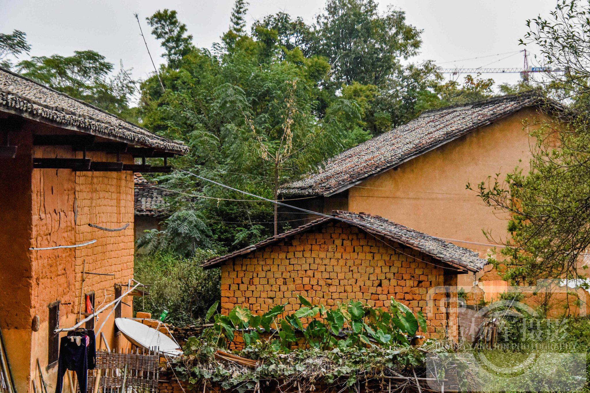 赣州于都县芦山村故乡的原风景,熟悉的土砖老屋很亲切,看看怎样