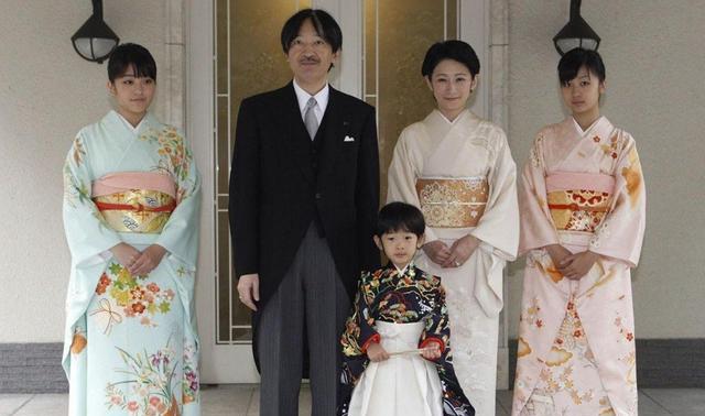 日本天皇的家族遗传病,你发现了吗?御用摄影师一直在回避