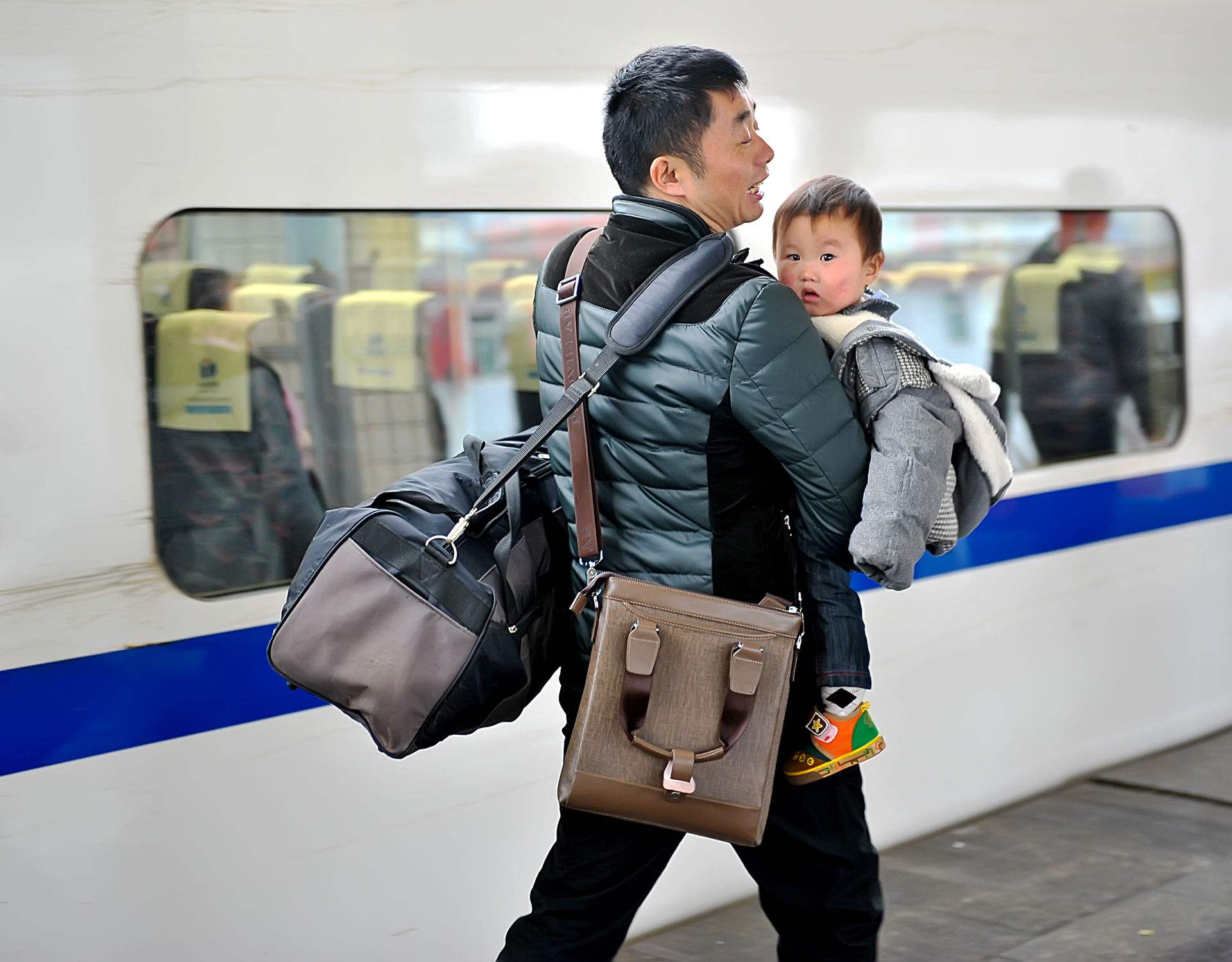 春节回老家农村过年,不仅是为了孝敬父母,还有更重要的2个含义